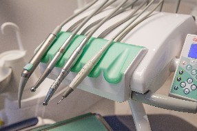 Dentiste /Cabinet Dentaire Damoun BRUXELLES